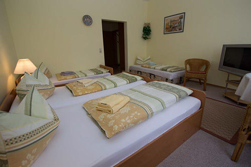 Königs Wusterhausen Pension am Schloss: Dreibettzimmer