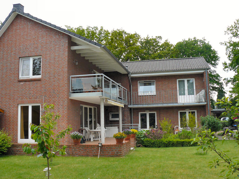 Hamburg Privatzimmer & Ferienwohnung S. Schultz: Ansicht 1 - Haus & Garten