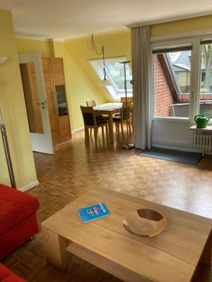 Ferienwohnung - Wohnzimmer: Essbereich & Balkon