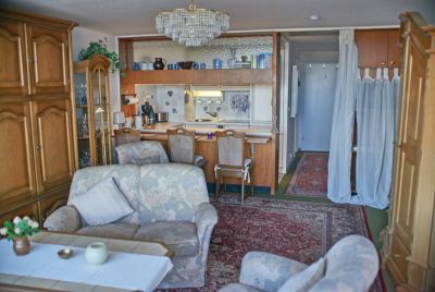 Wohnzimmer und Küche vom Balkon aus